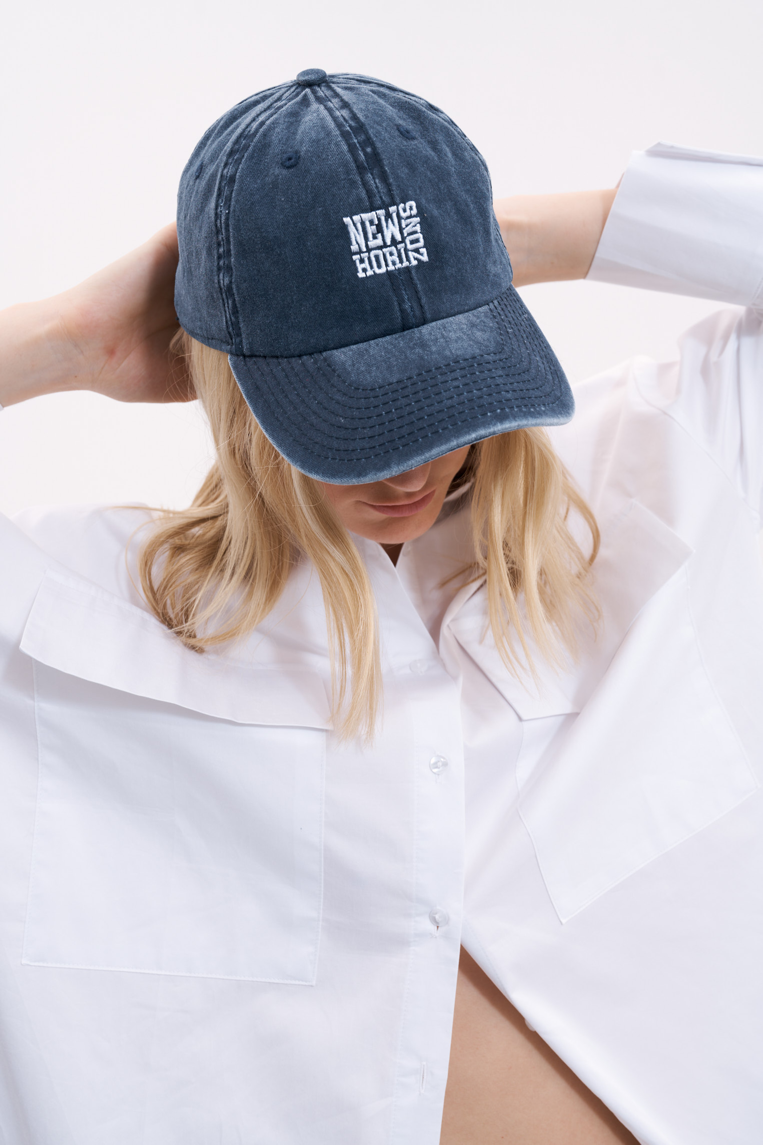 DENIM CAP MIT STICKEREI